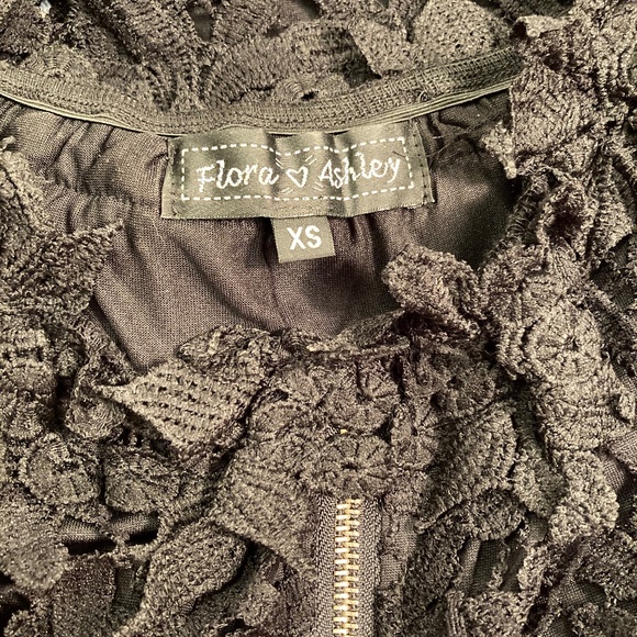LAST CHANCE! Flora Ashley Black Lace Blouse - Picture 5 of 7